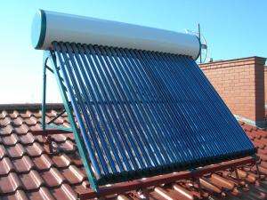 Calentador solar de agua con tanque, 