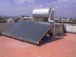 Calentador solar de agua con panel plano de termosifón